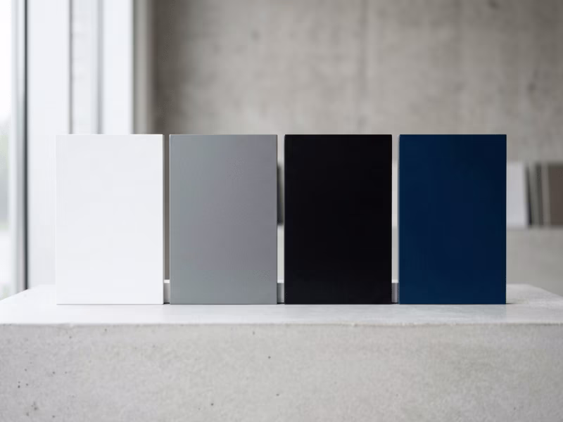 Solid color aluminum
